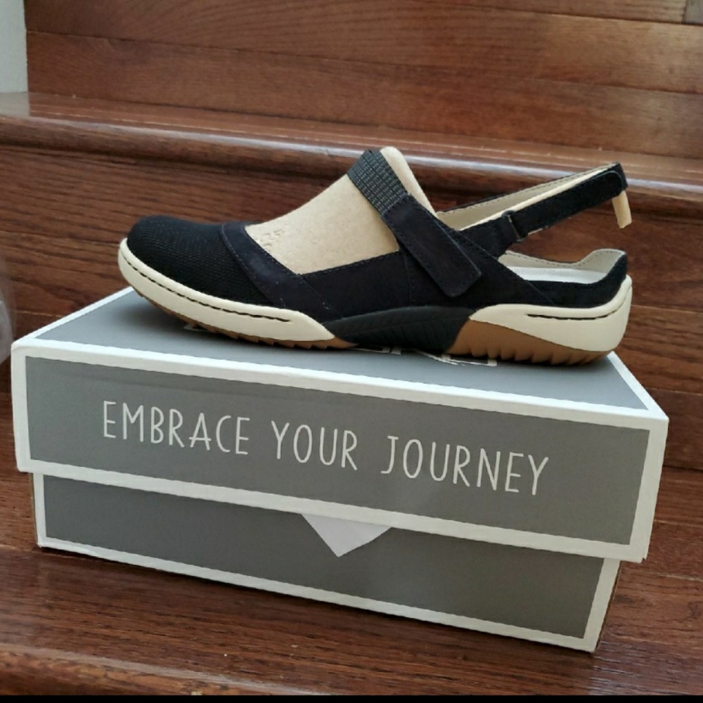Dansko New size 7.5 38 black Raeann